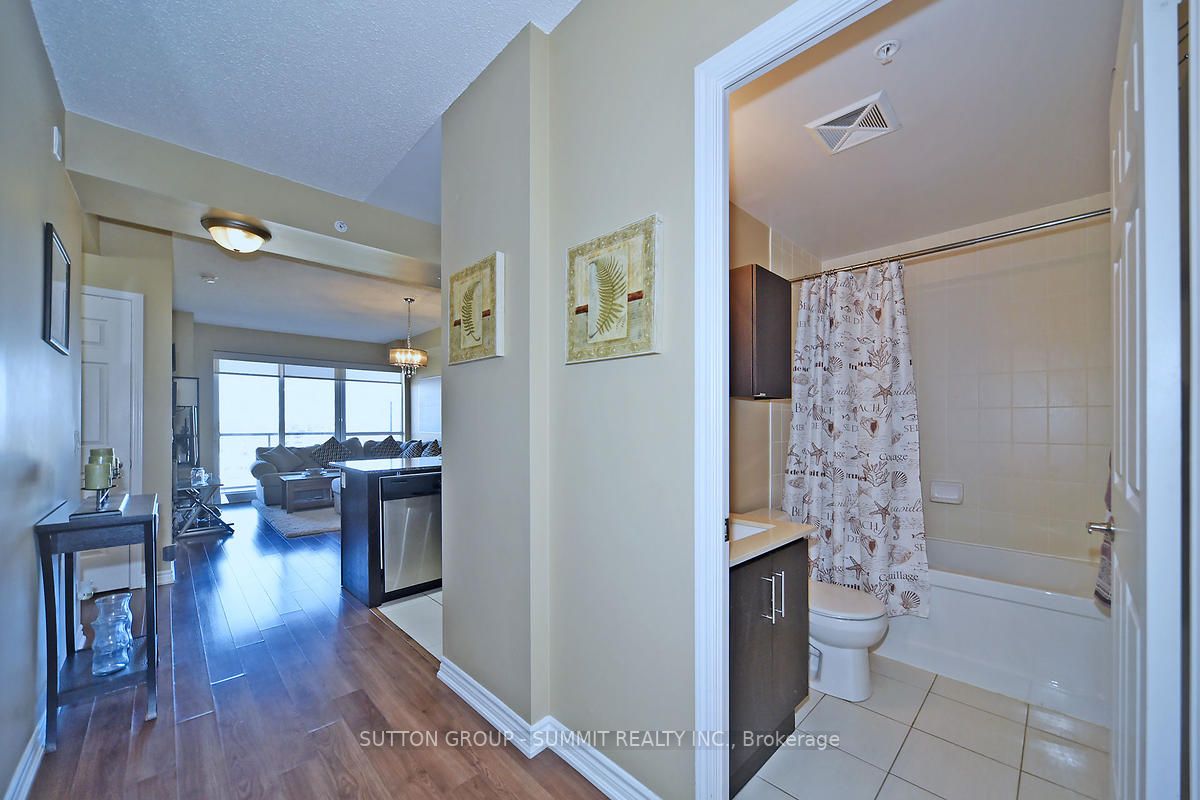 15 James Finlay Way, #809