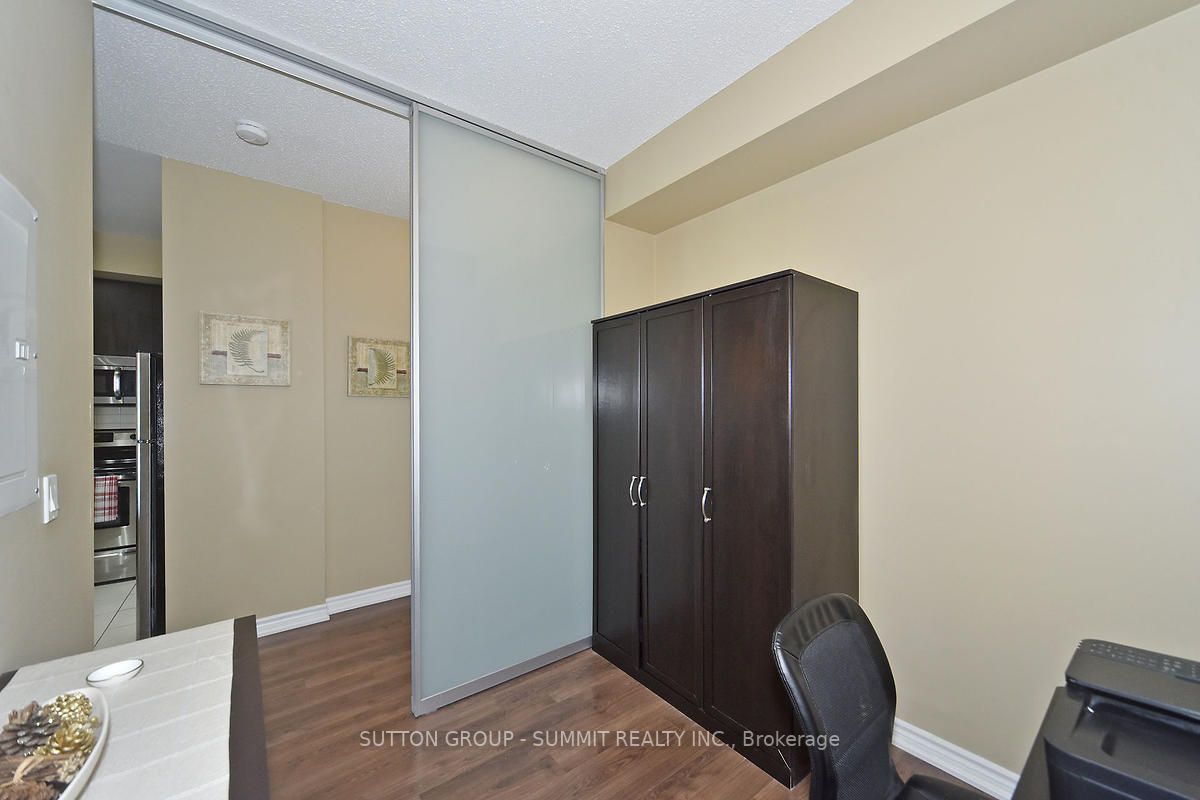 15 James Finlay Way, #809