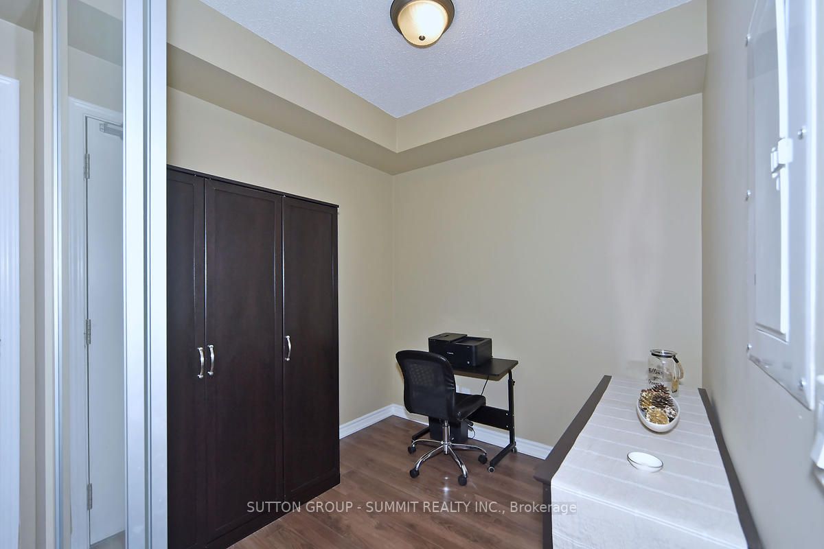 15 James Finlay Way, #809