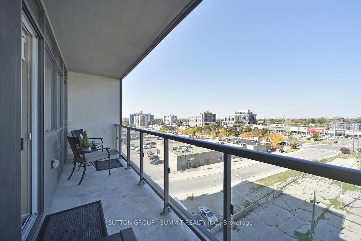 15 James Finlay Way, #809