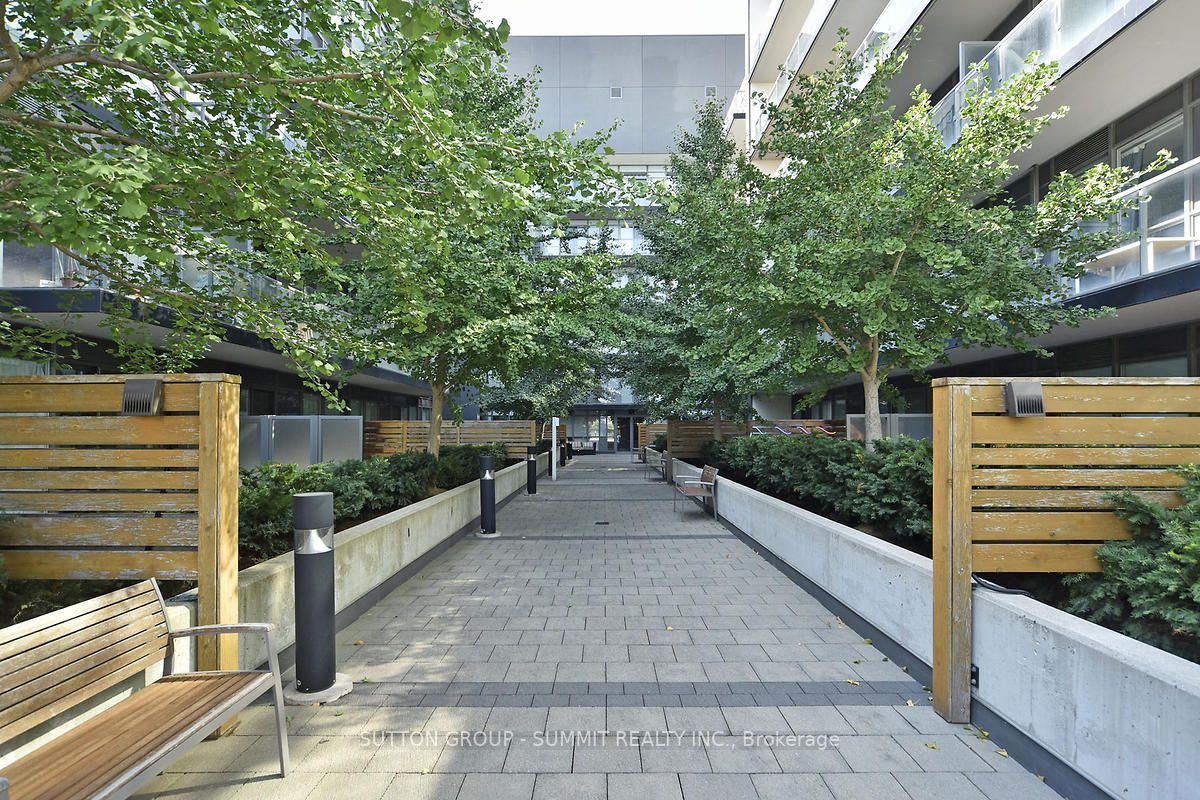 15 James Finlay Way, #809