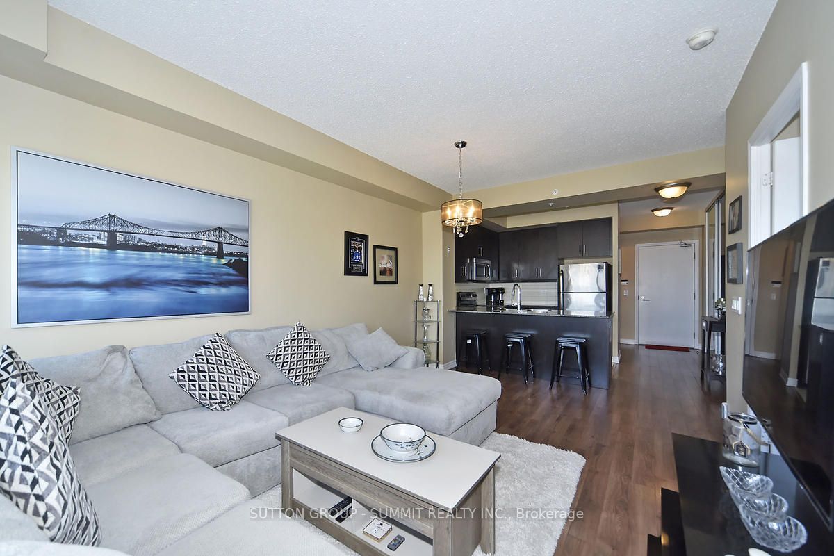 15 James Finlay Way, #809