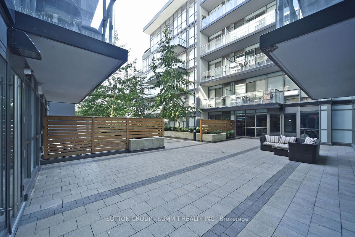 15 James Finlay Way, #809