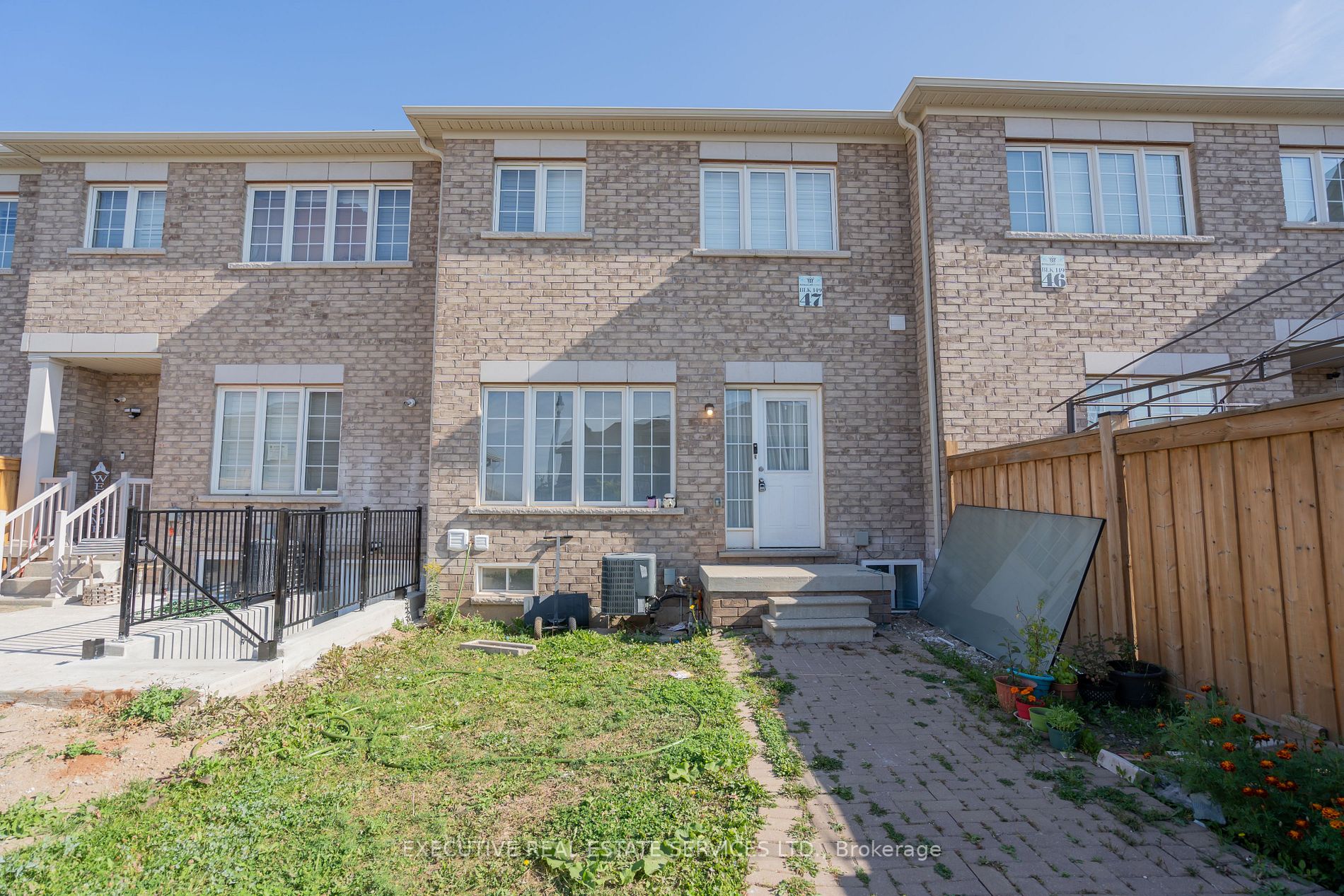 64 Hatton Crt