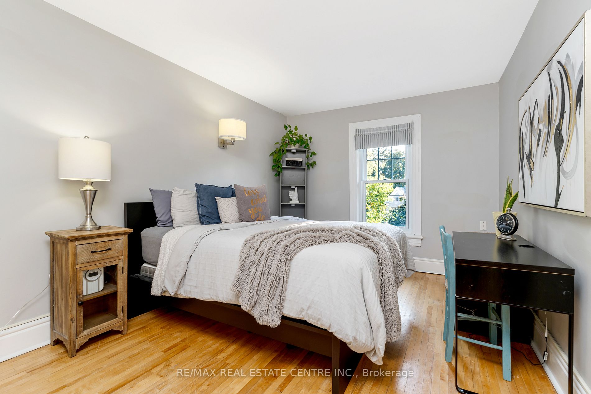28 Charles St