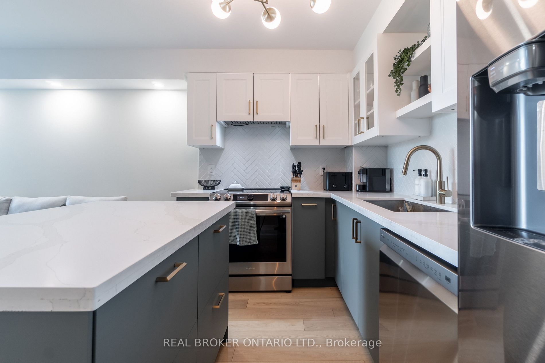 80 Esther Lorrie Dr, #501