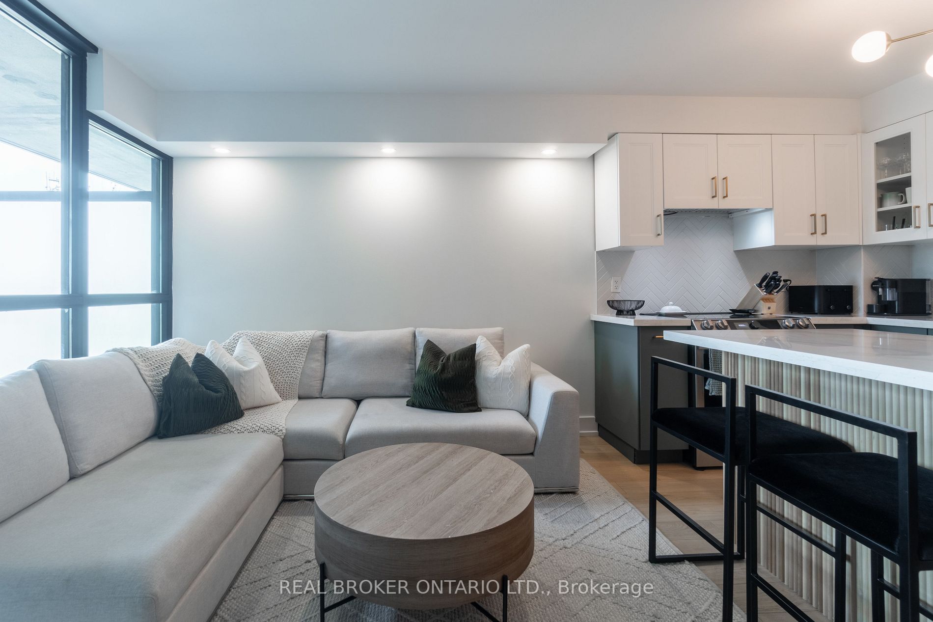 80 Esther Lorrie Dr, #501