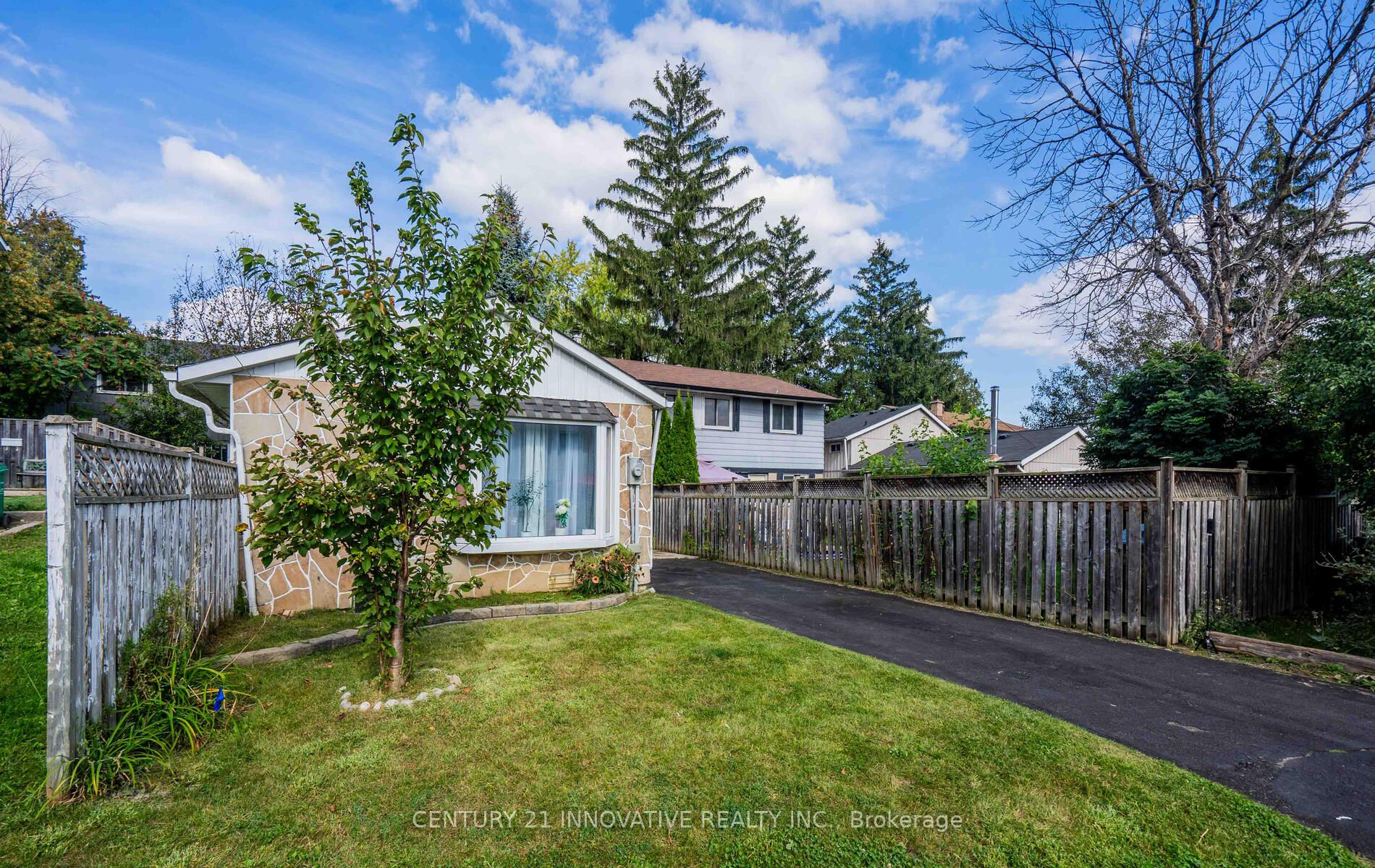 6 Hilldowntree Trail