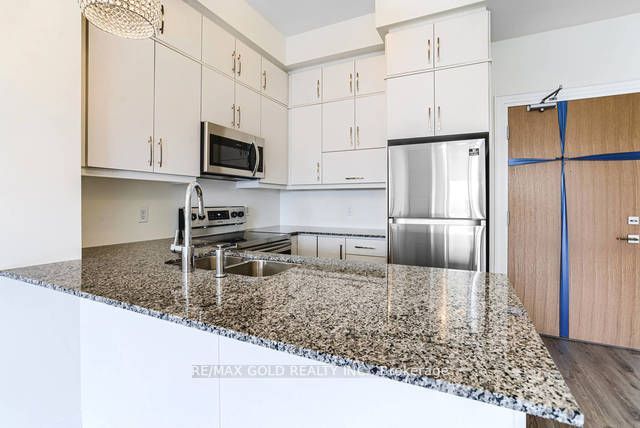 128 Grovewood Common, #607