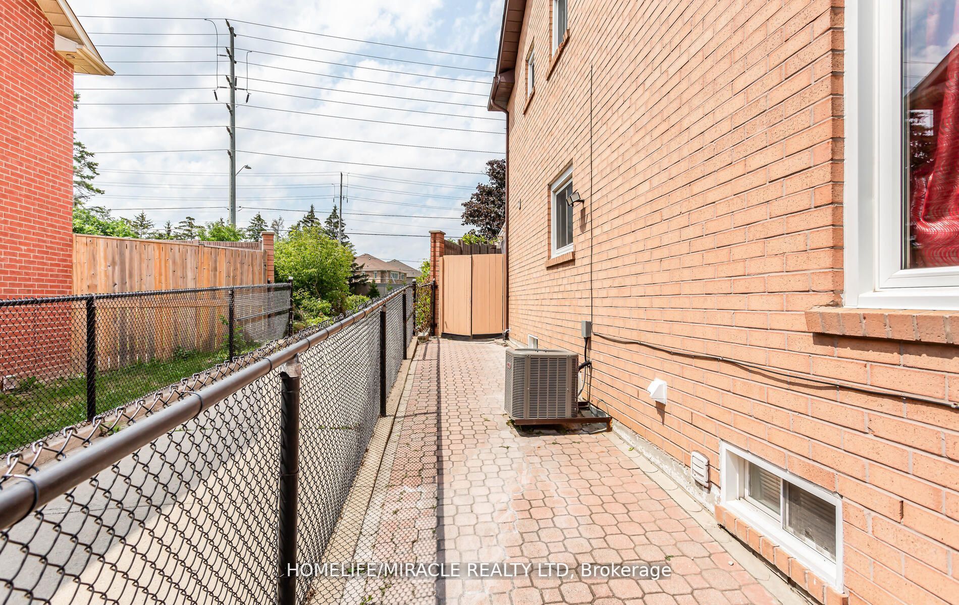 59 Cranberry Cres