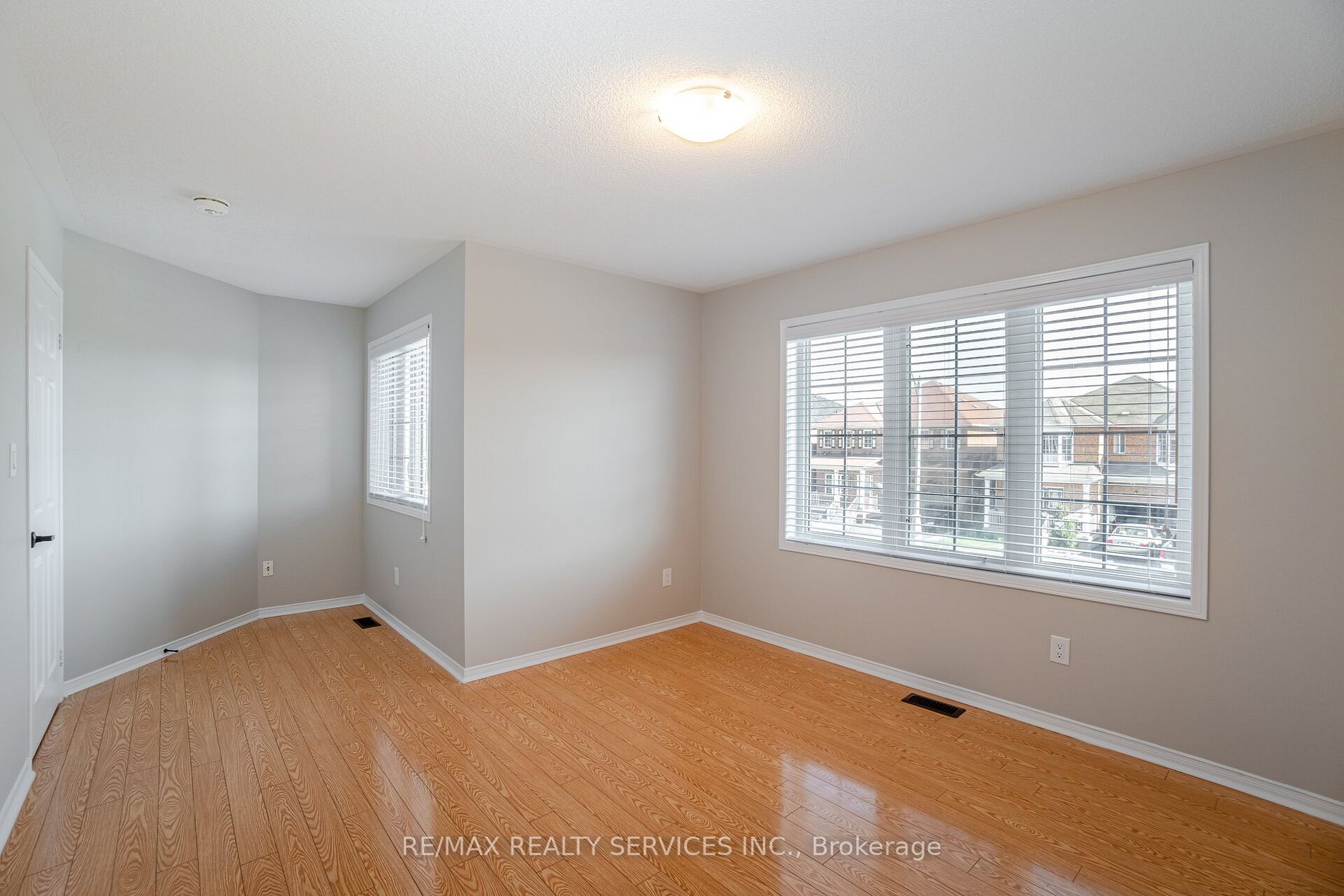 12 Owens Rd