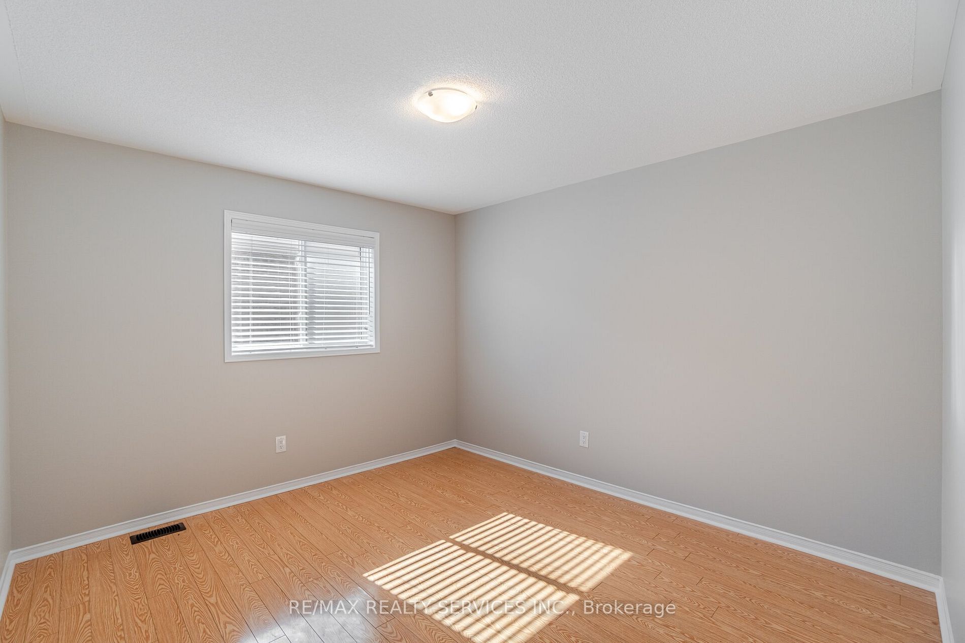 12 Owens Rd