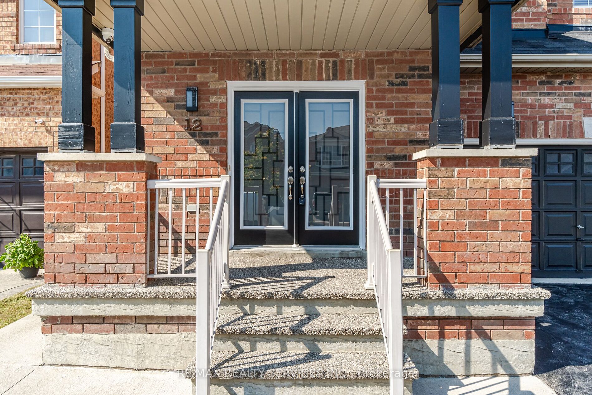 12 Owens Rd