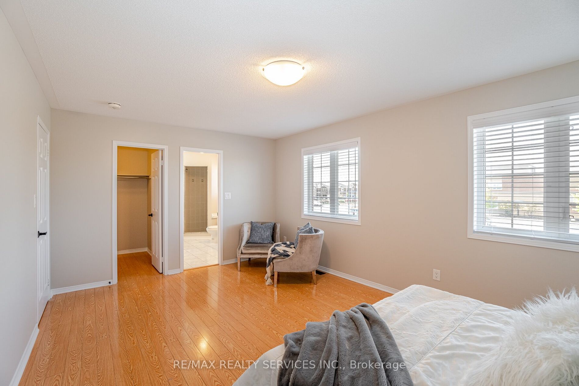 12 Owens Rd