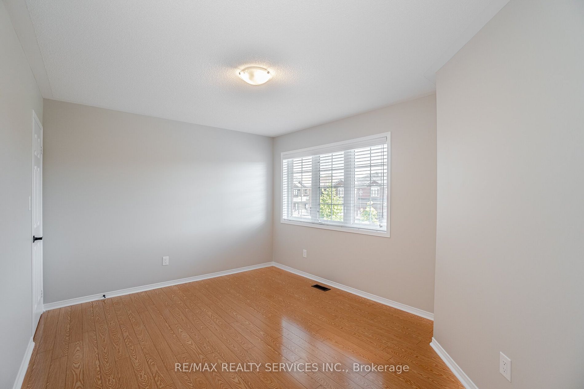 12 Owens Rd