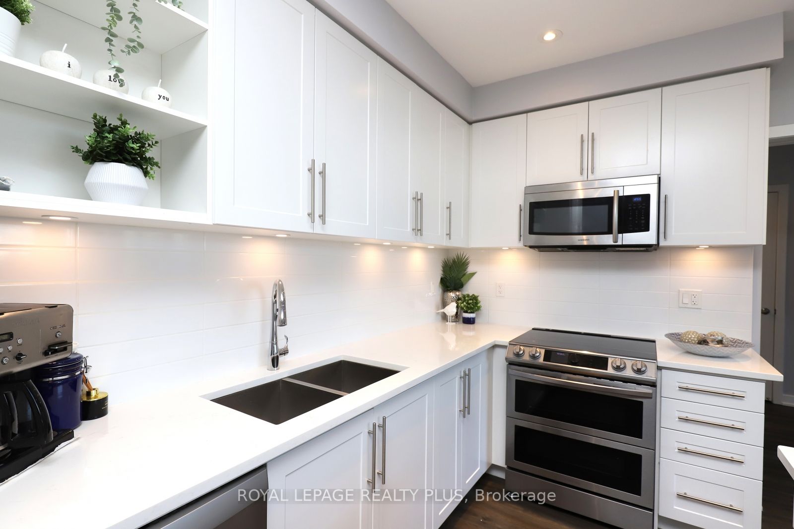 4699 Glen Erin Dr, #109