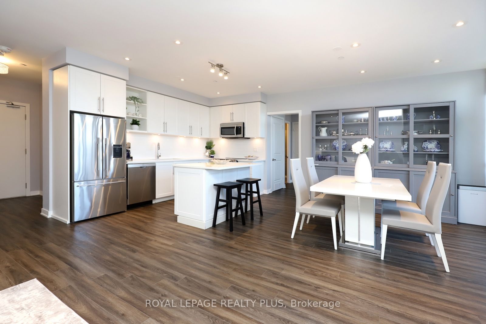 4699 Glen Erin Dr, #109