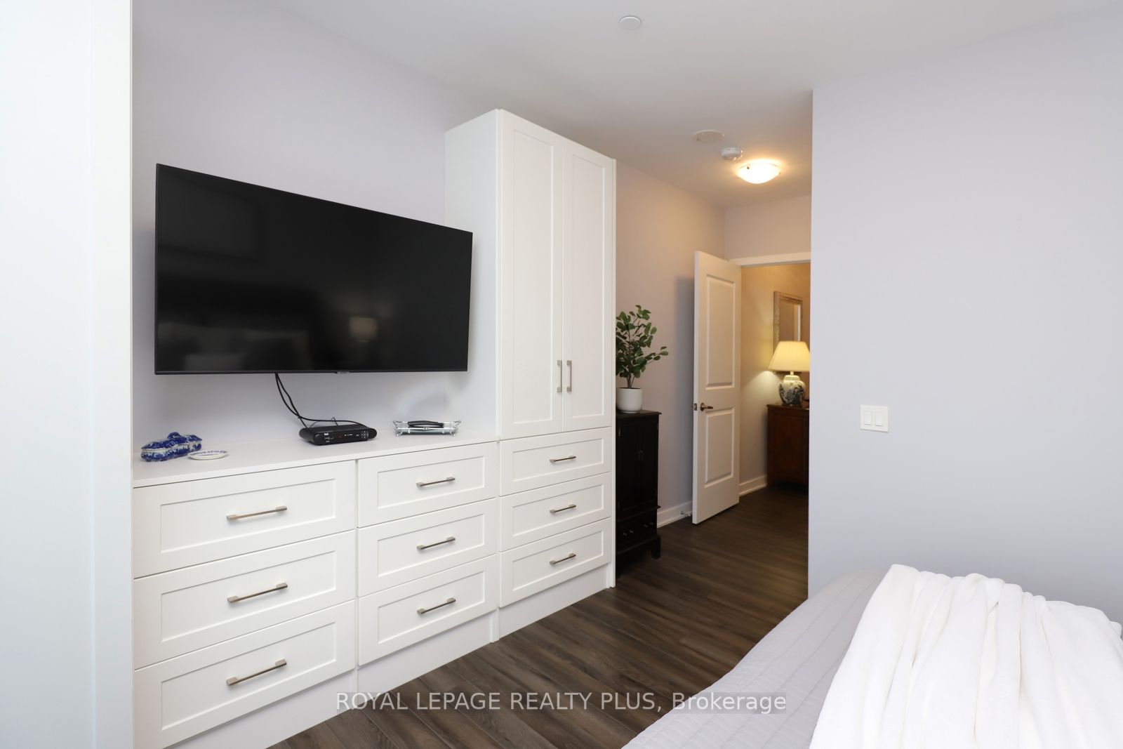 4699 Glen Erin Dr, #109