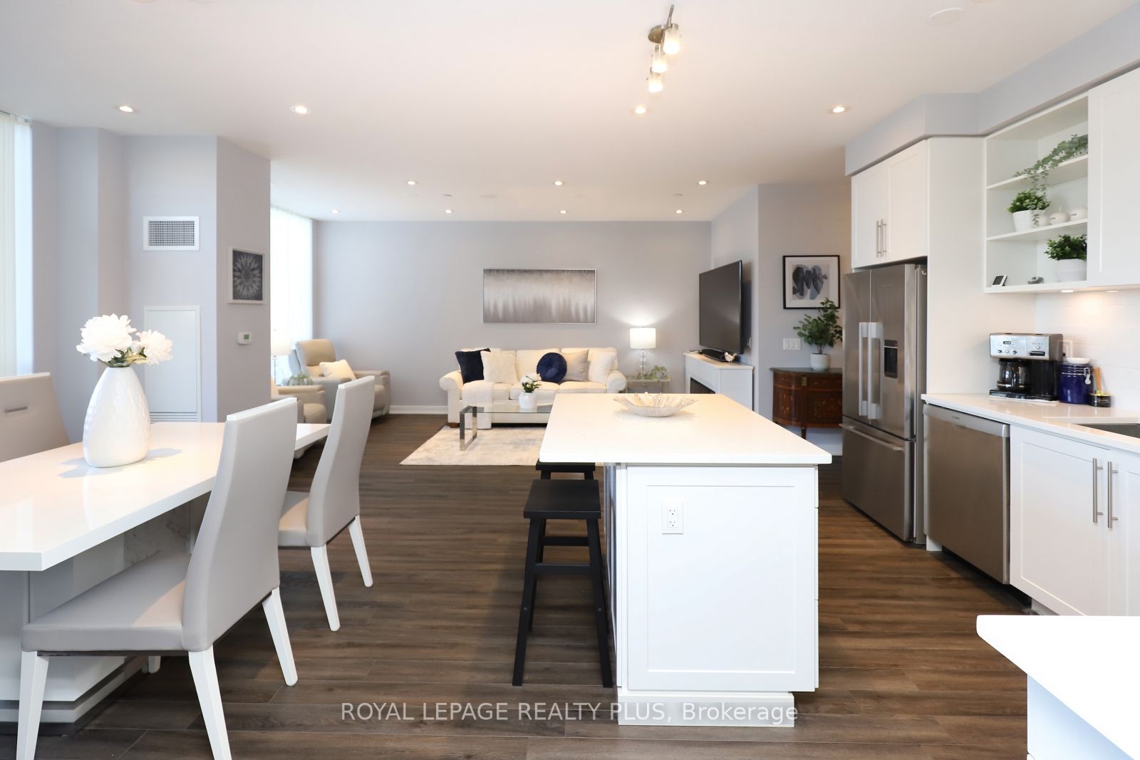 4699 Glen Erin Dr, #109
