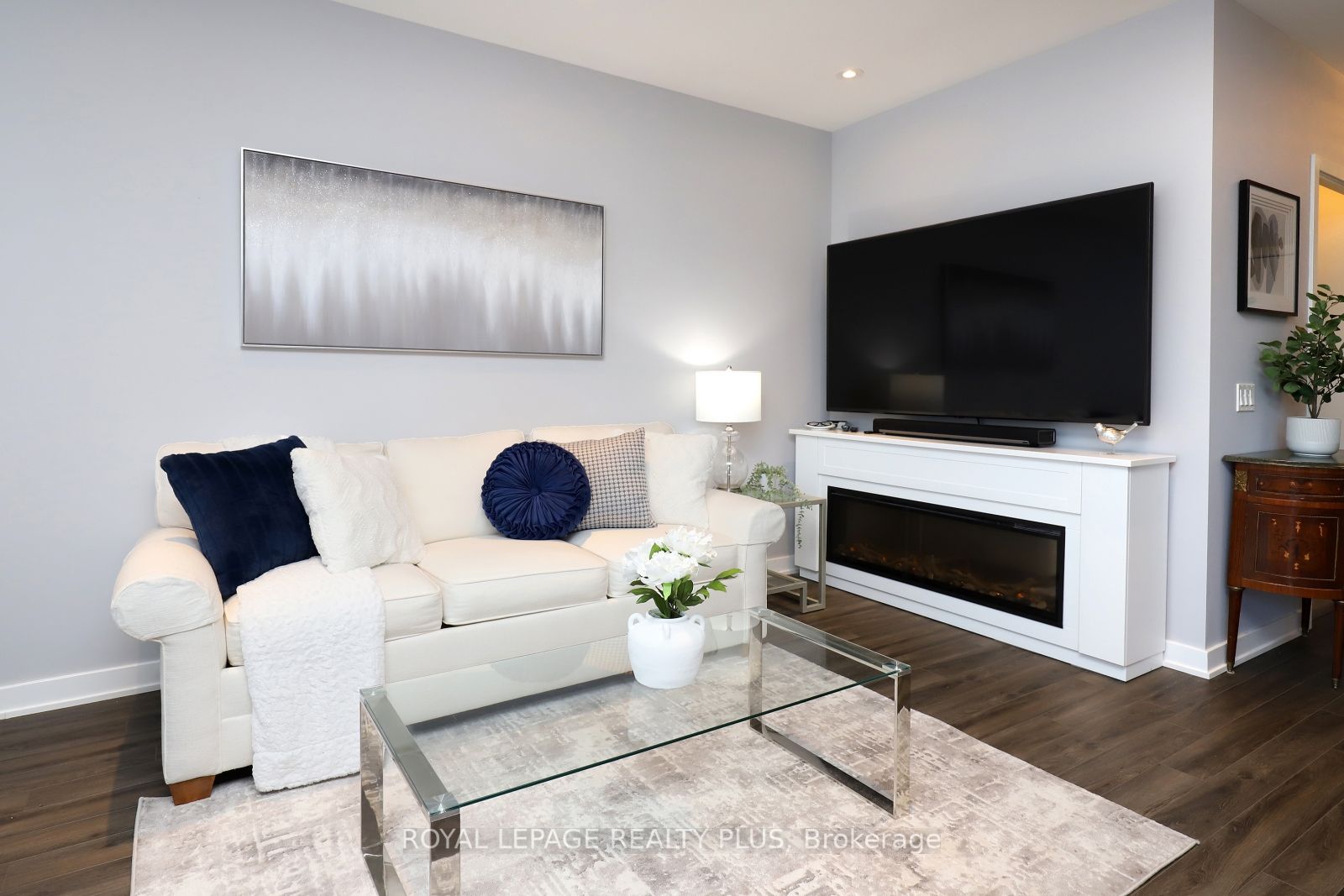 4699 Glen Erin Dr, #109