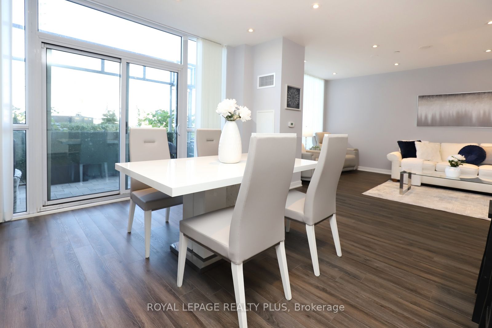 4699 Glen Erin Dr, #109
