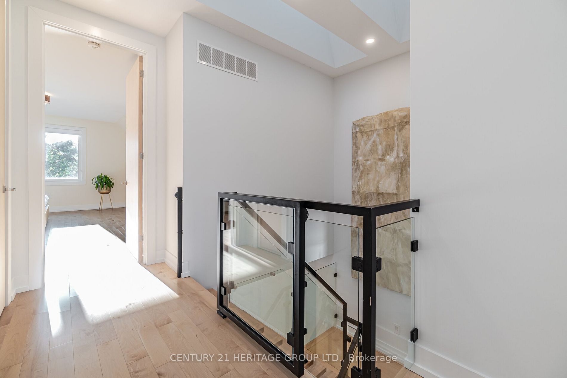 37 Thirty Third St