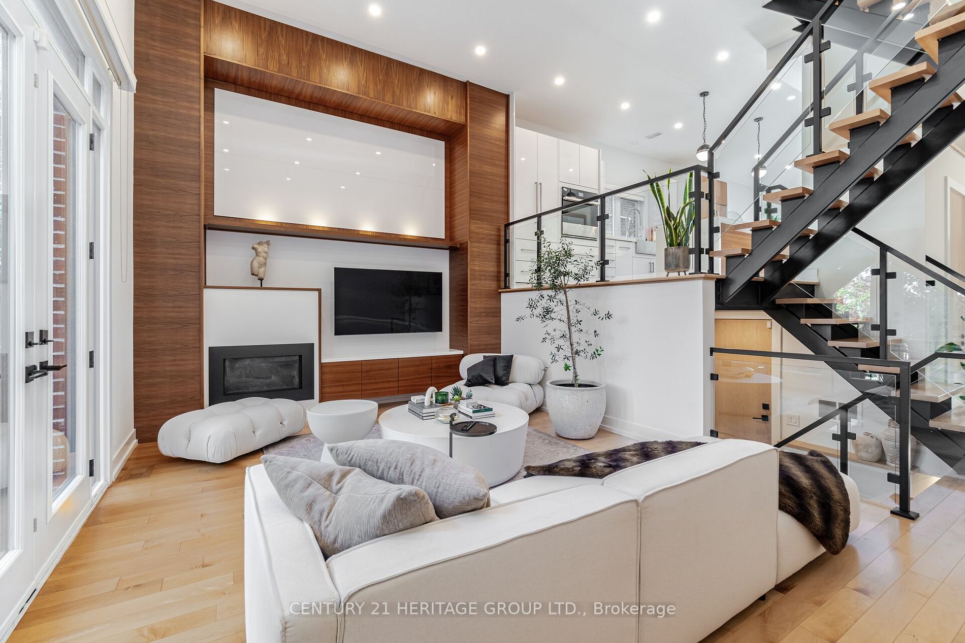 37 Thirty Third St