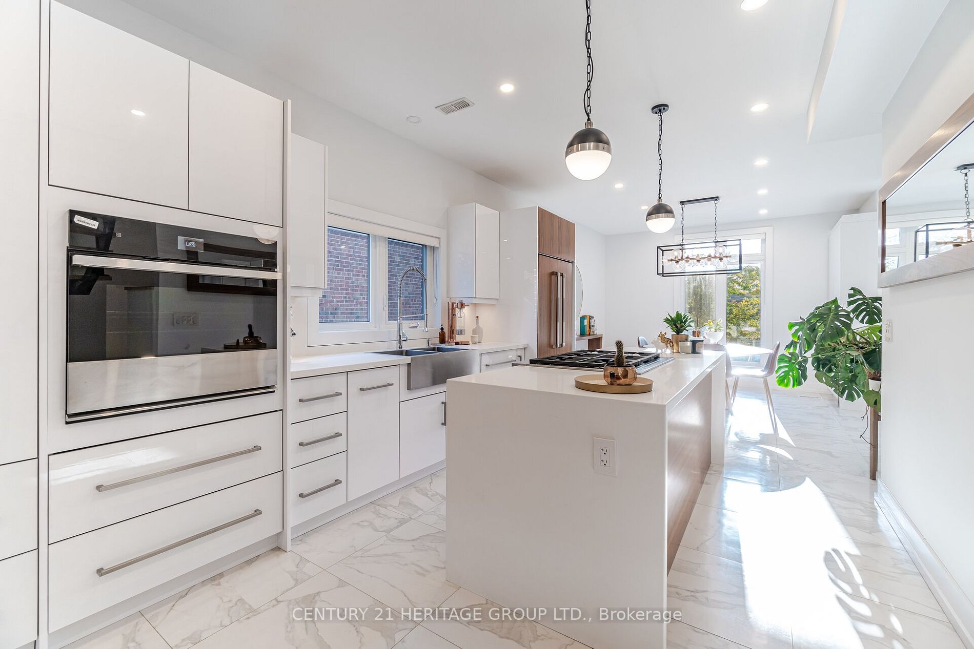 37 Thirty Third St