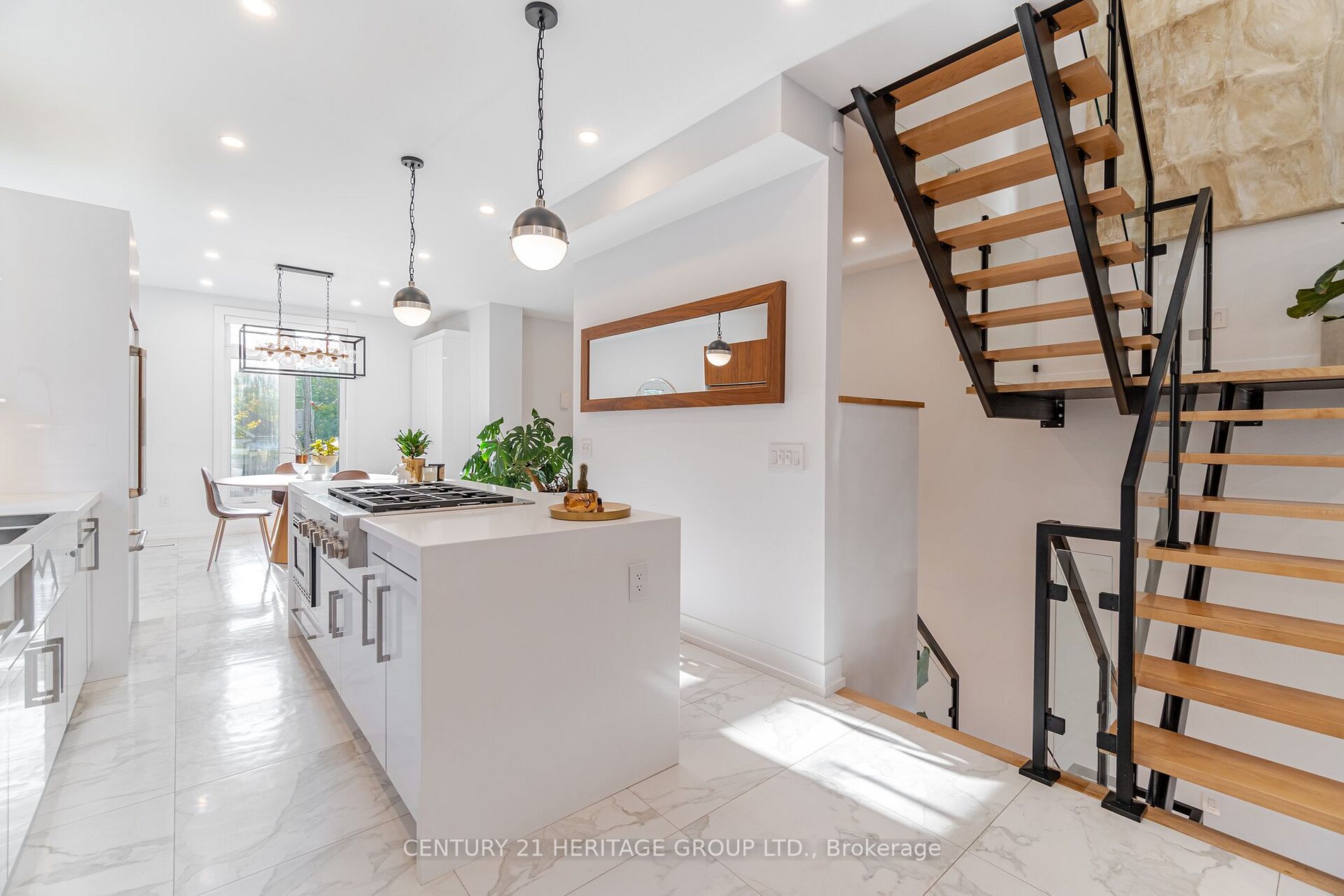 37 Thirty Third St