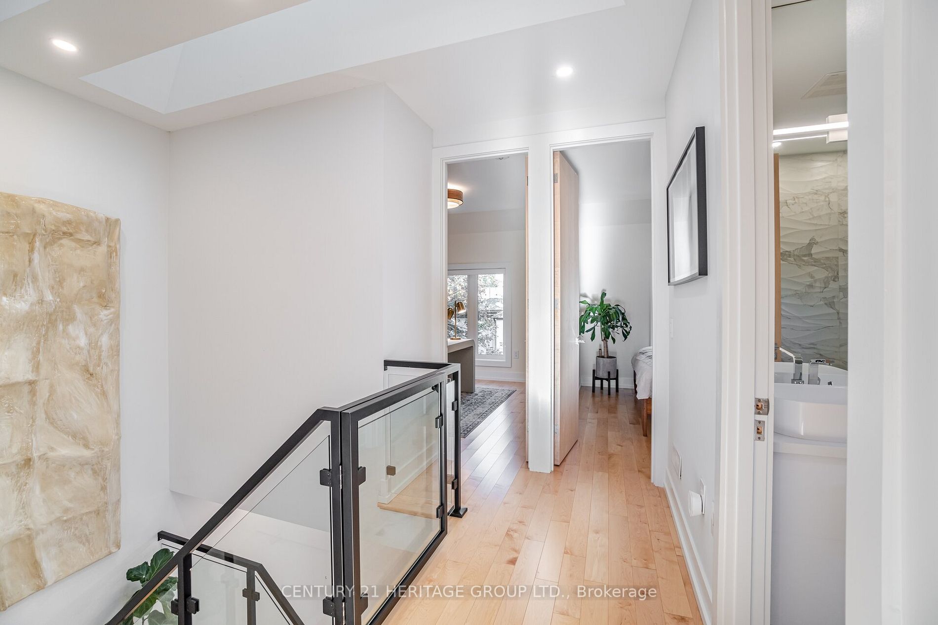 37 Thirty Third St