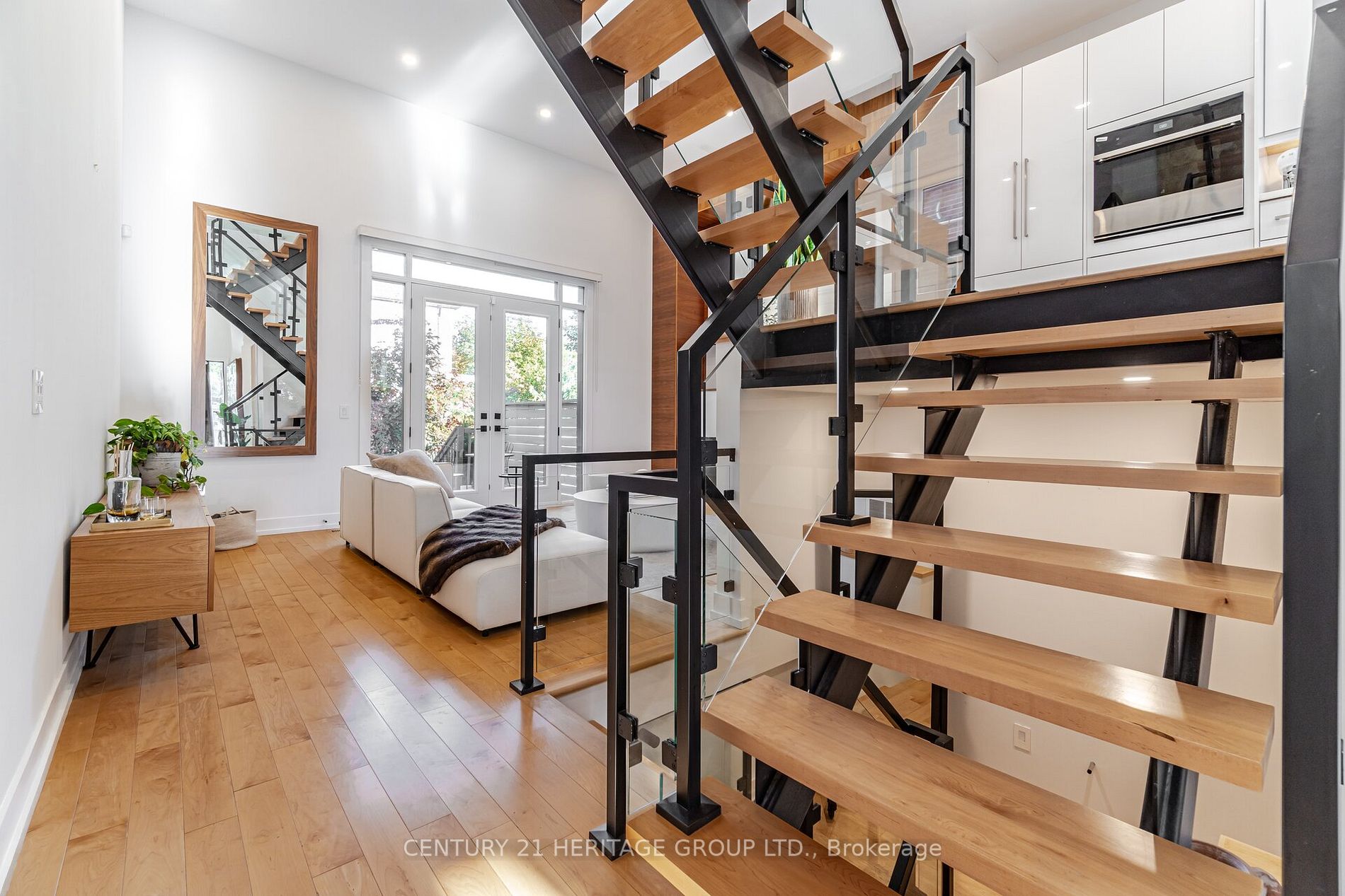 37 Thirty Third St