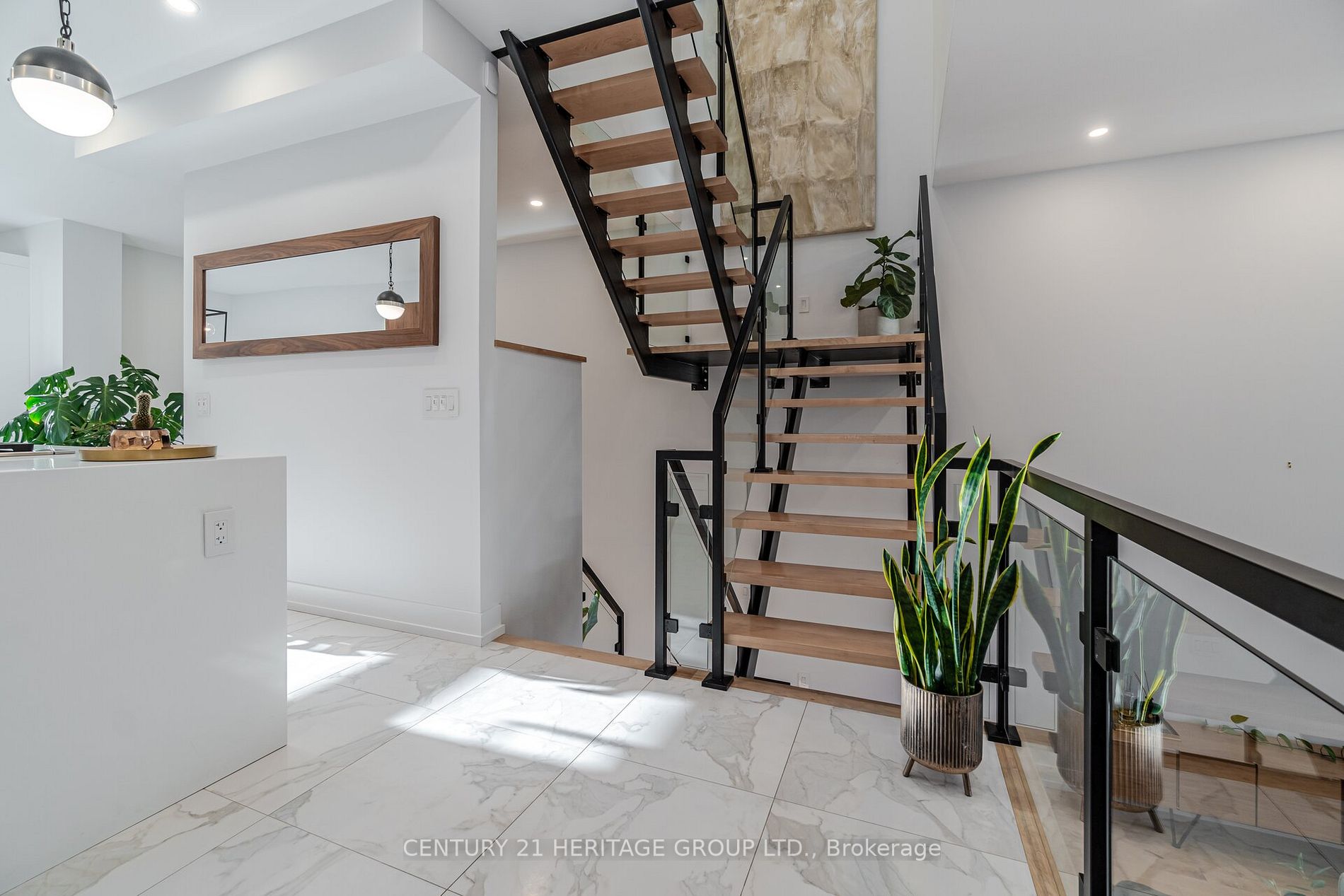 37 Thirty Third St