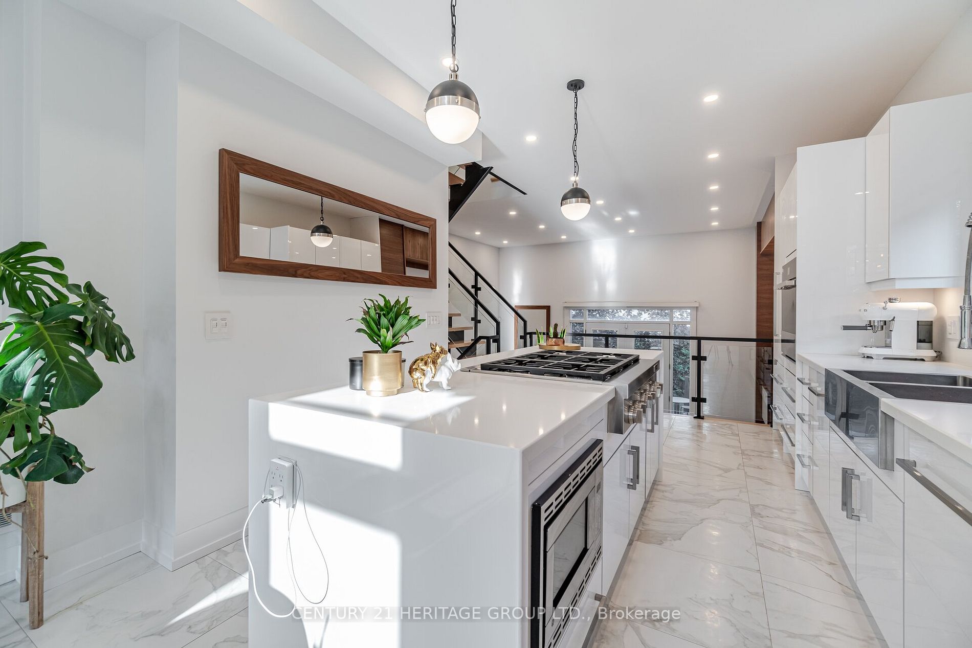 37 Thirty Third St