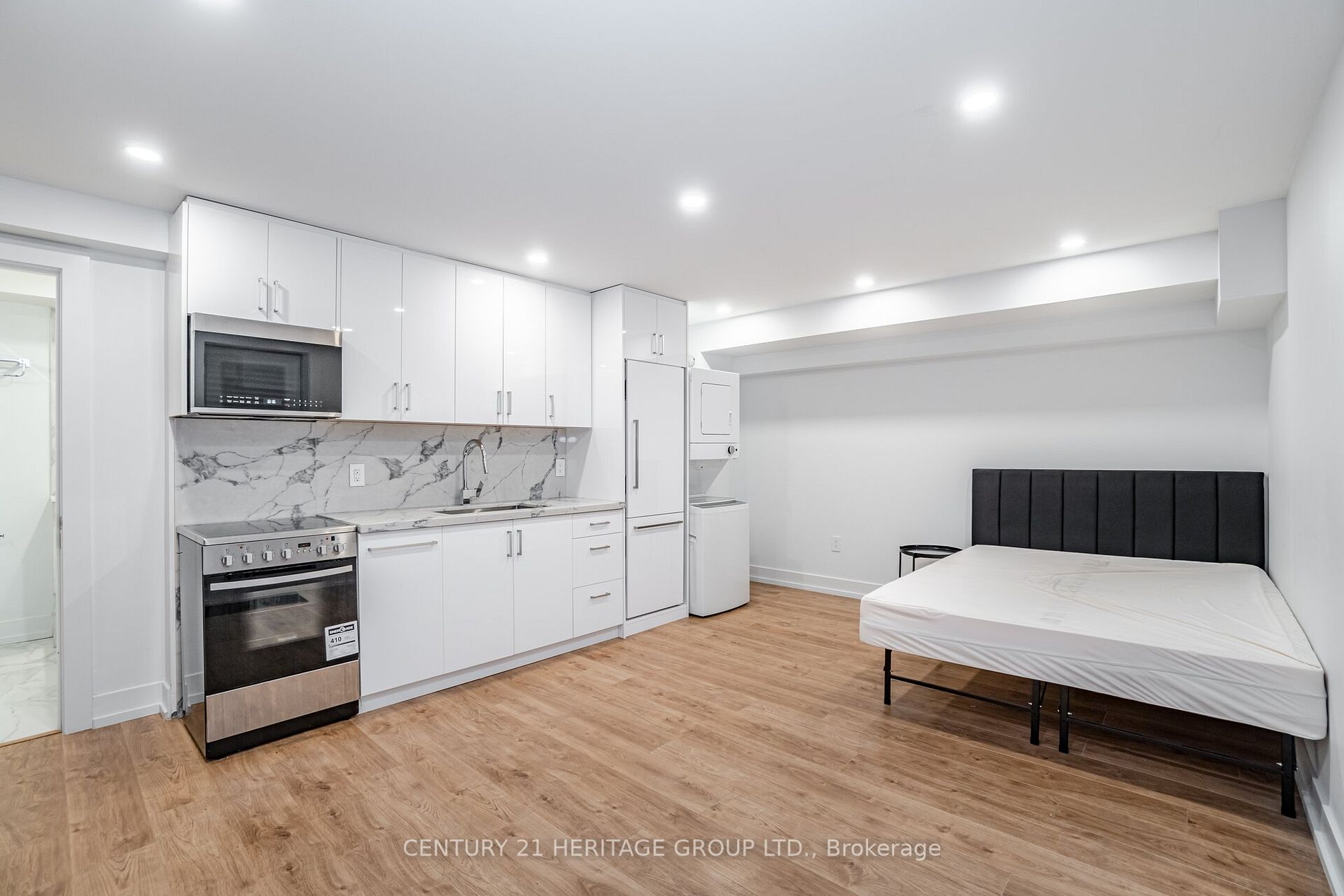 37 Thirty Third St