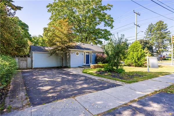 366 Rebecca St, Oakville