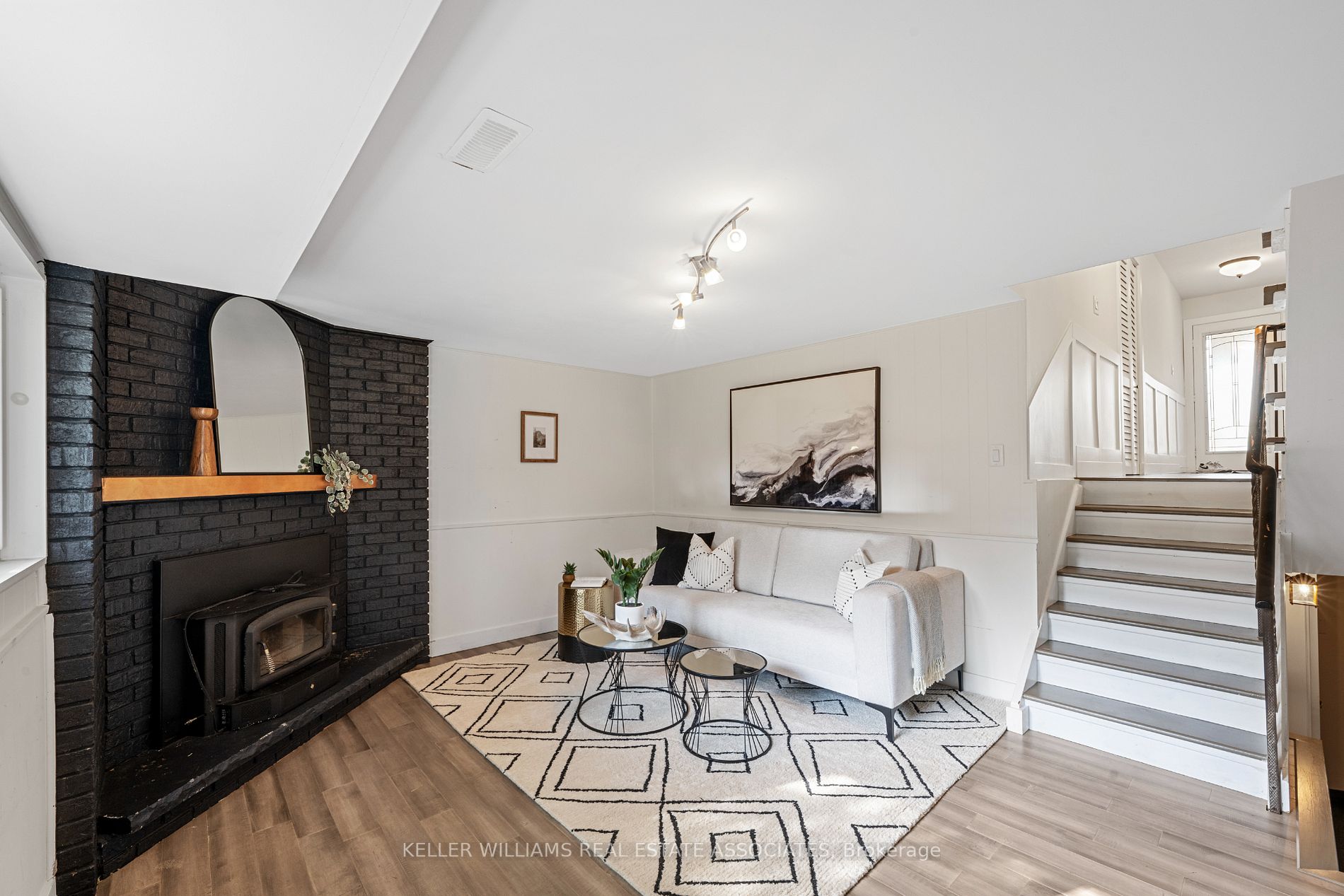 34 Hinchley Wood Grve