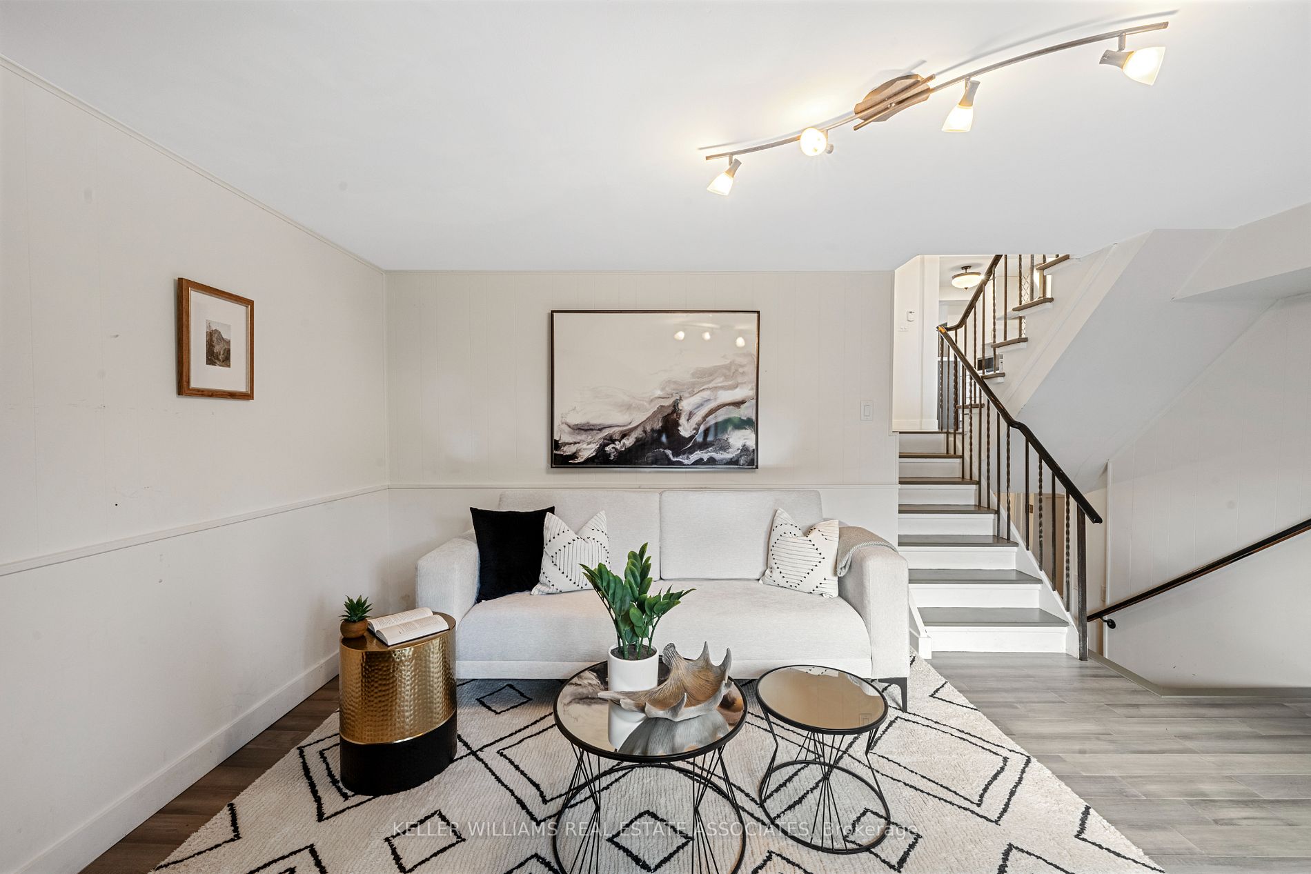 34 Hinchley Wood Grve