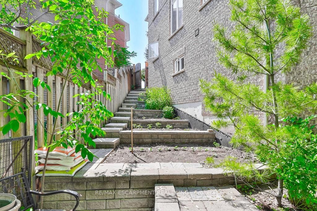 108 Danielson Crt