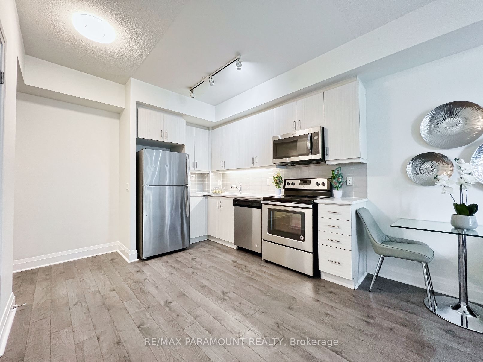17 Zorra St, #701