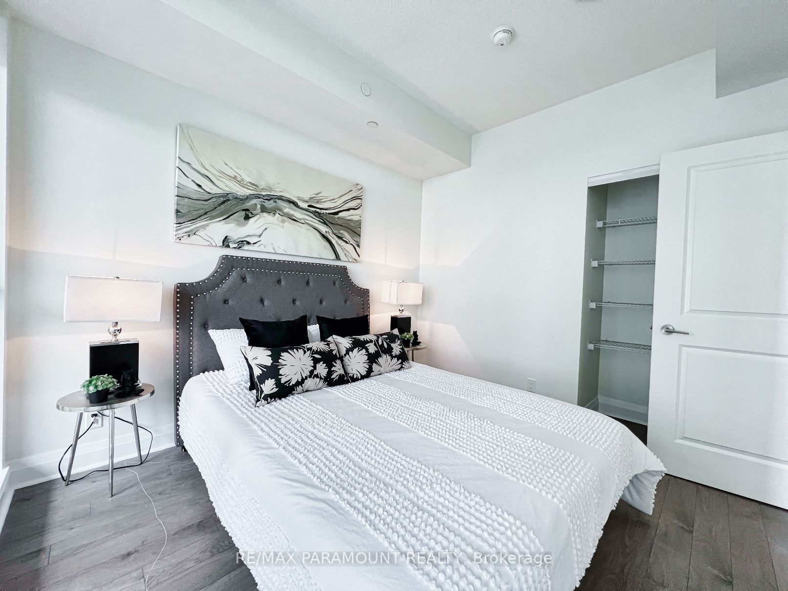17 Zorra St, #701