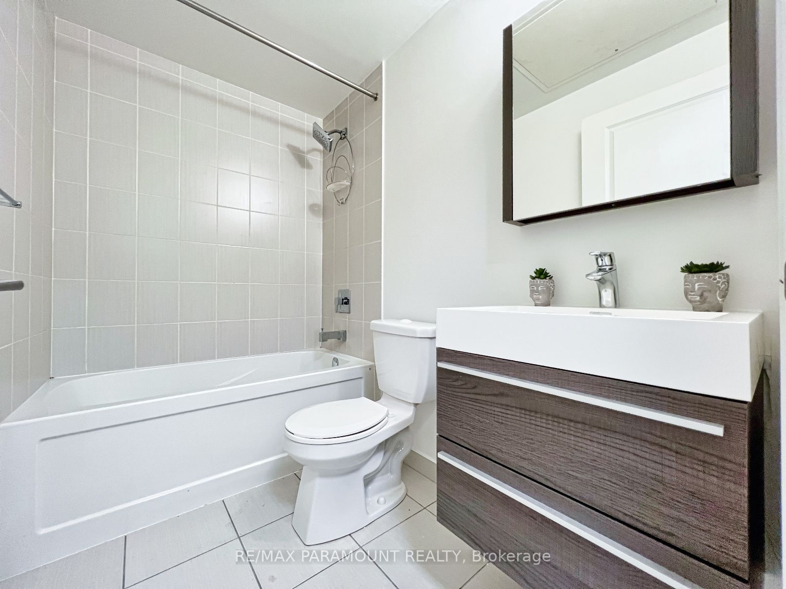 17 Zorra St, #701