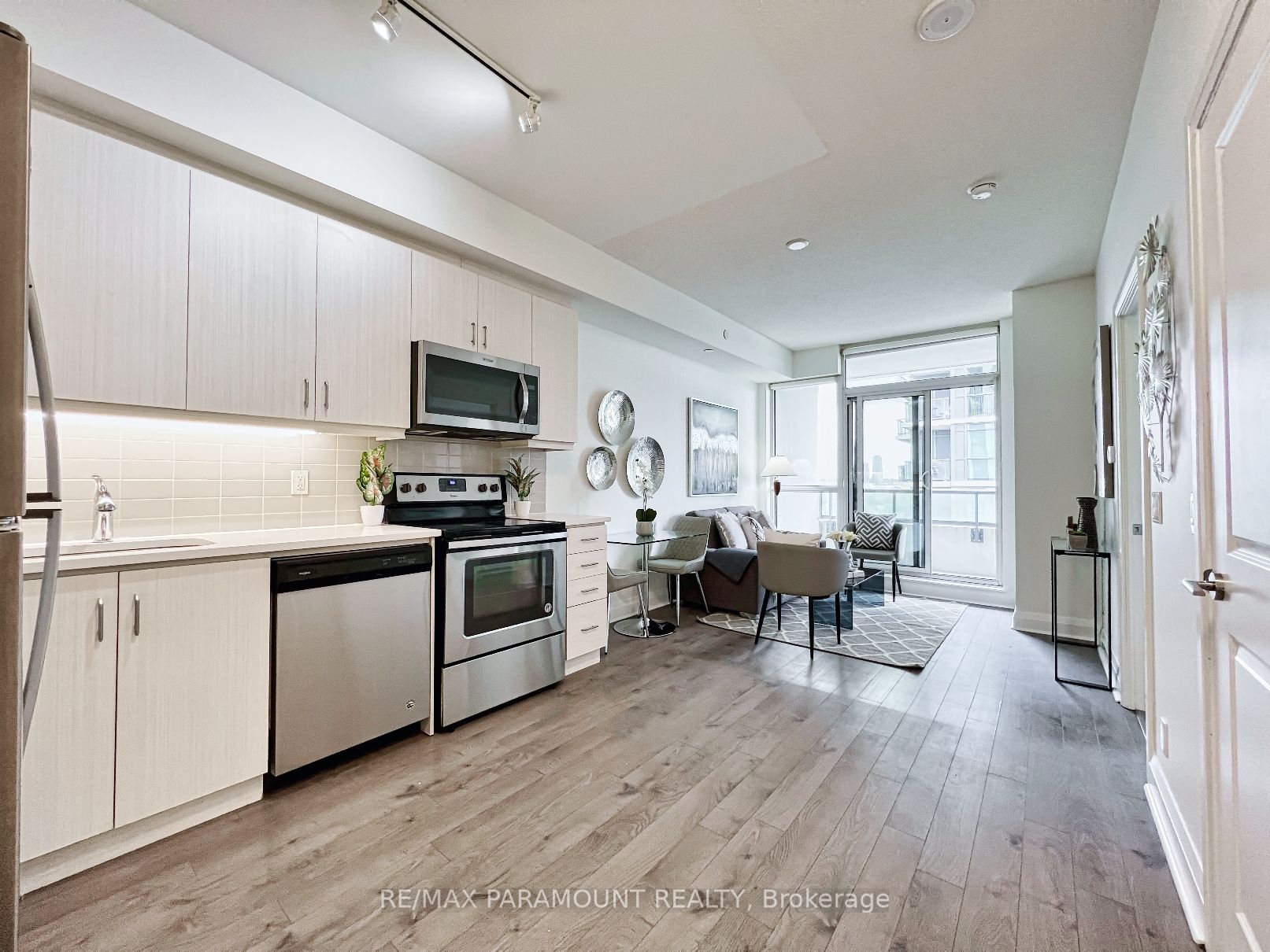 17 Zorra St, #701