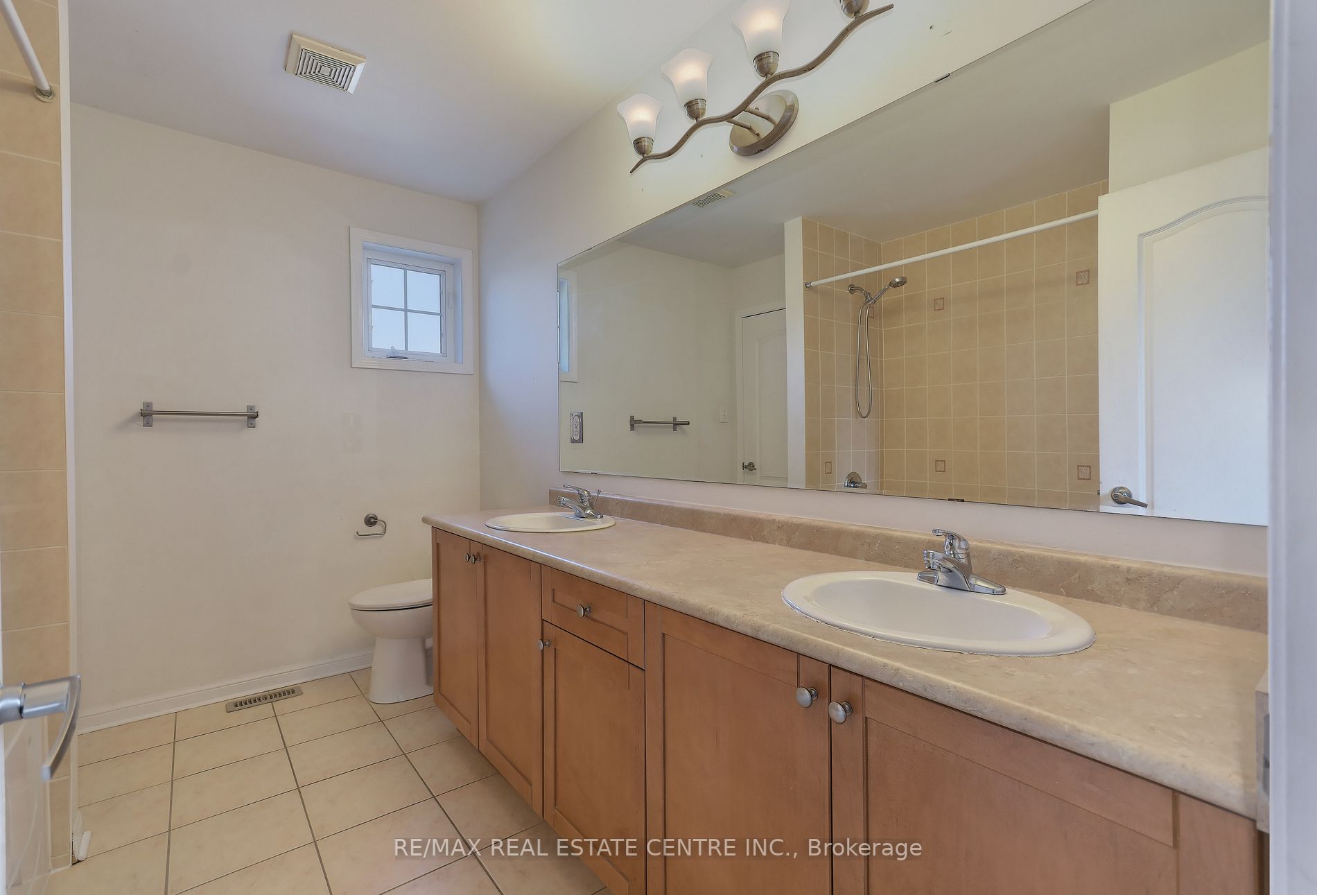 1399 Marshall Cres