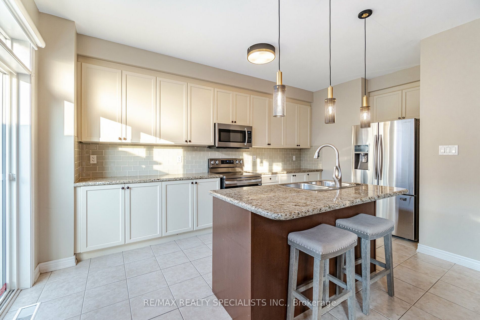 22 Amaryllis Dr