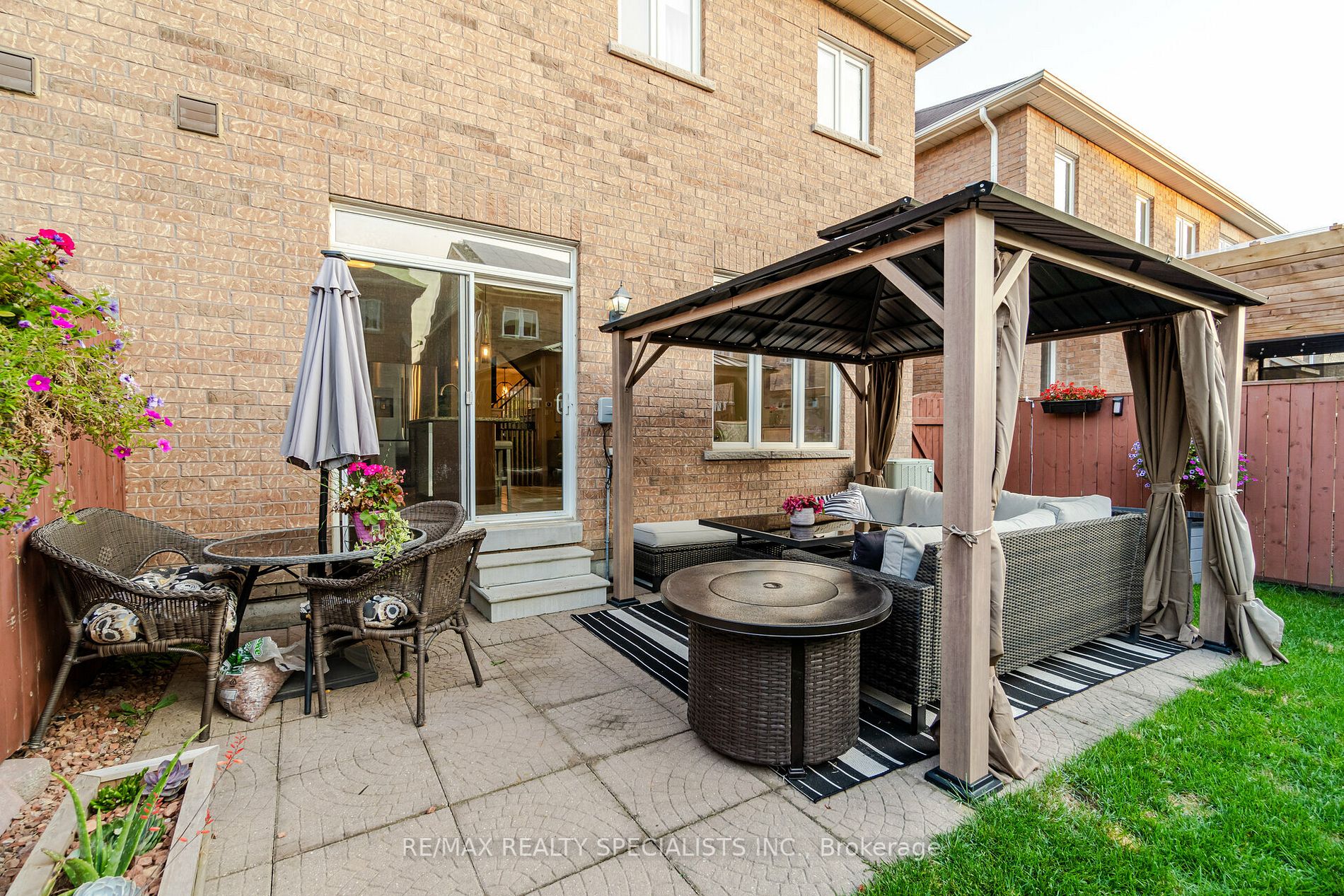 22 Amaryllis Dr