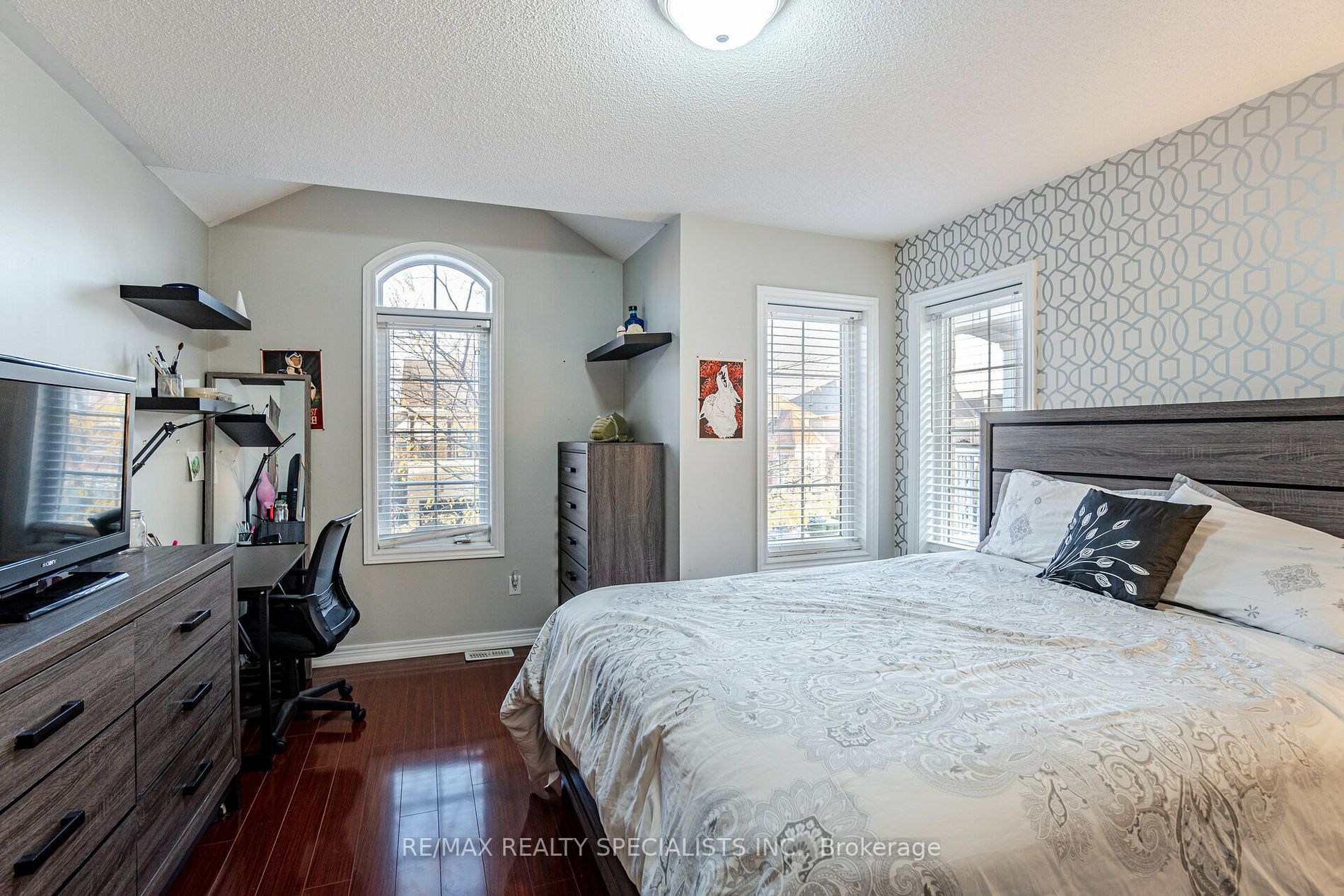 22 Amaryllis Dr