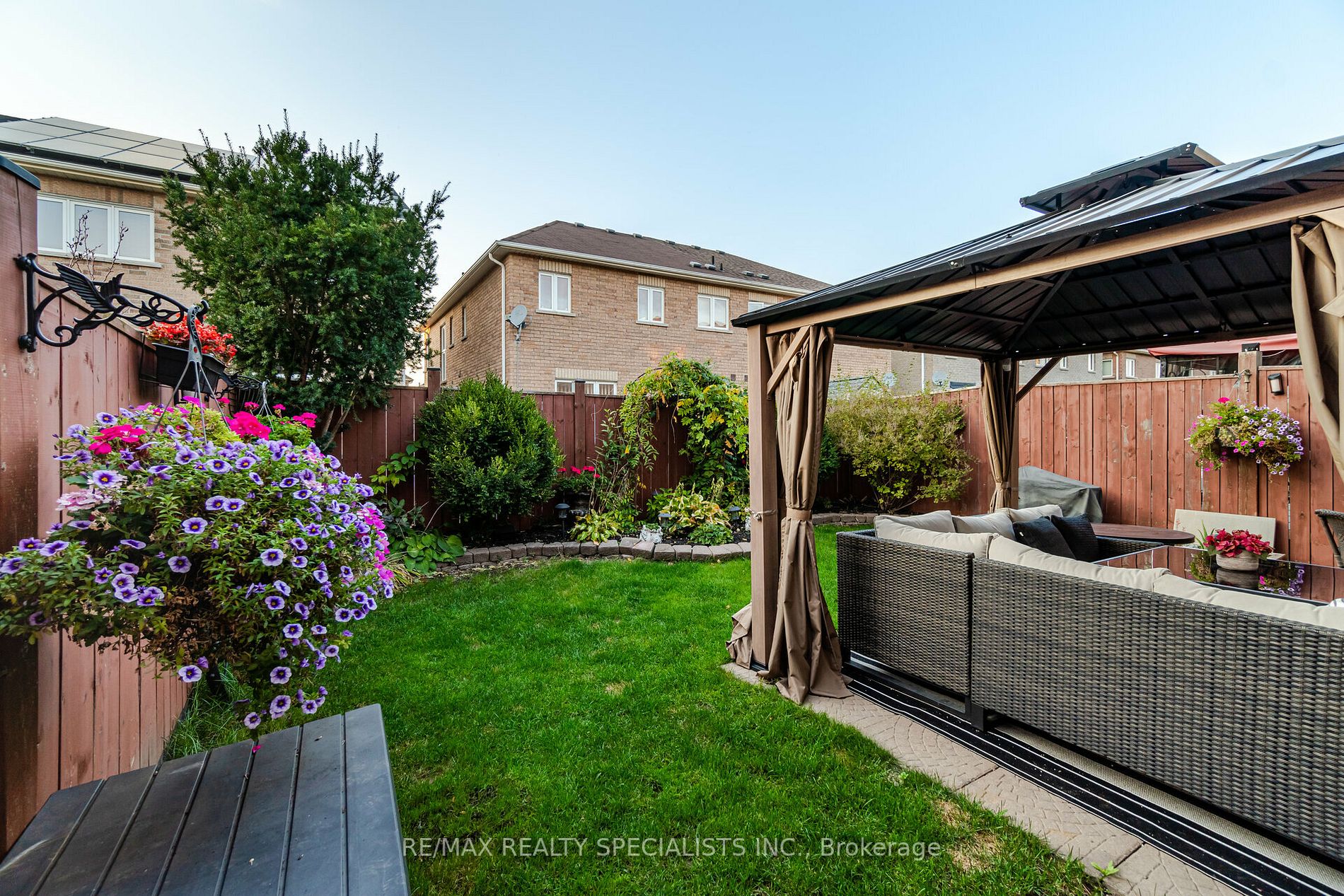 22 Amaryllis Dr