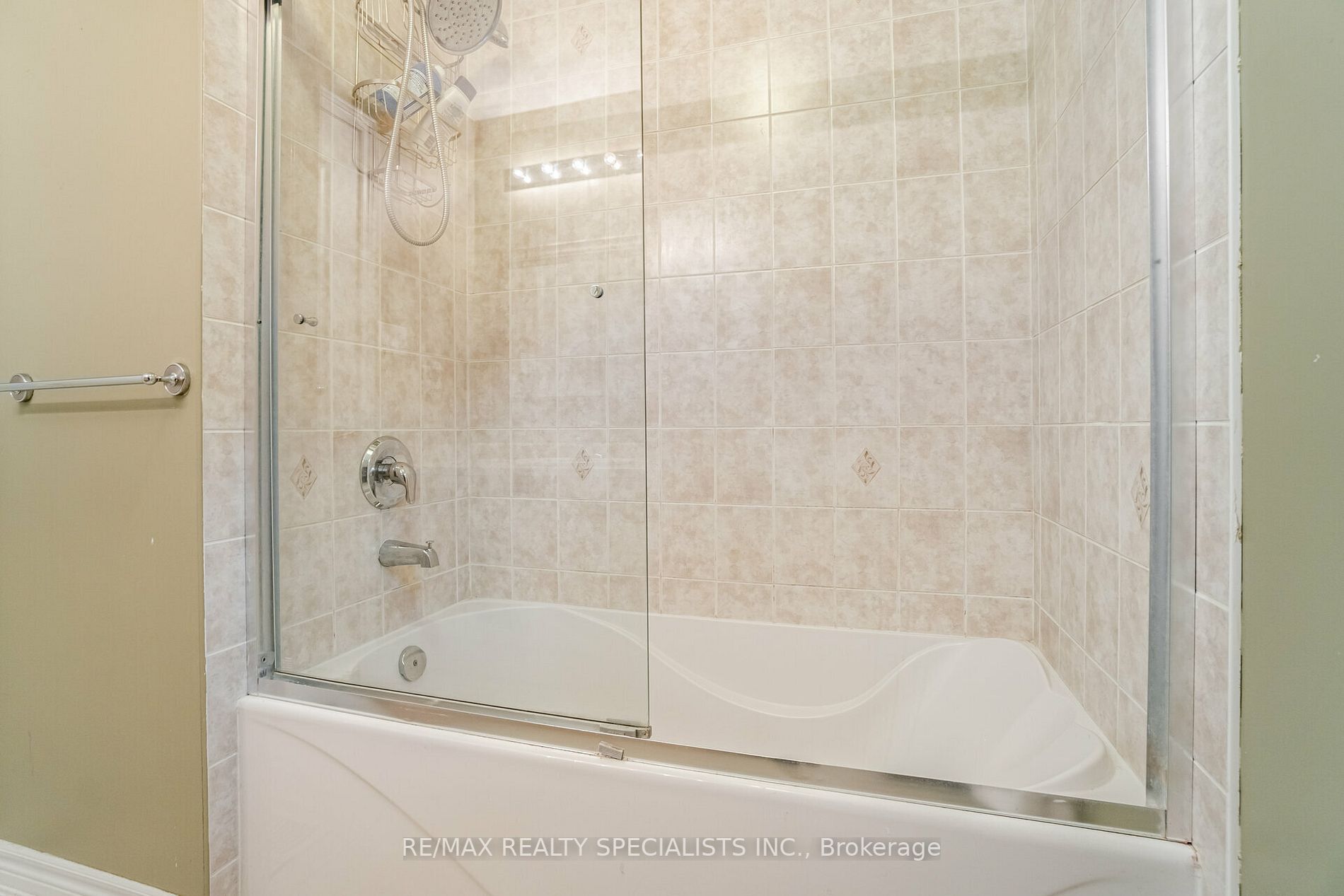 22 Amaryllis Dr