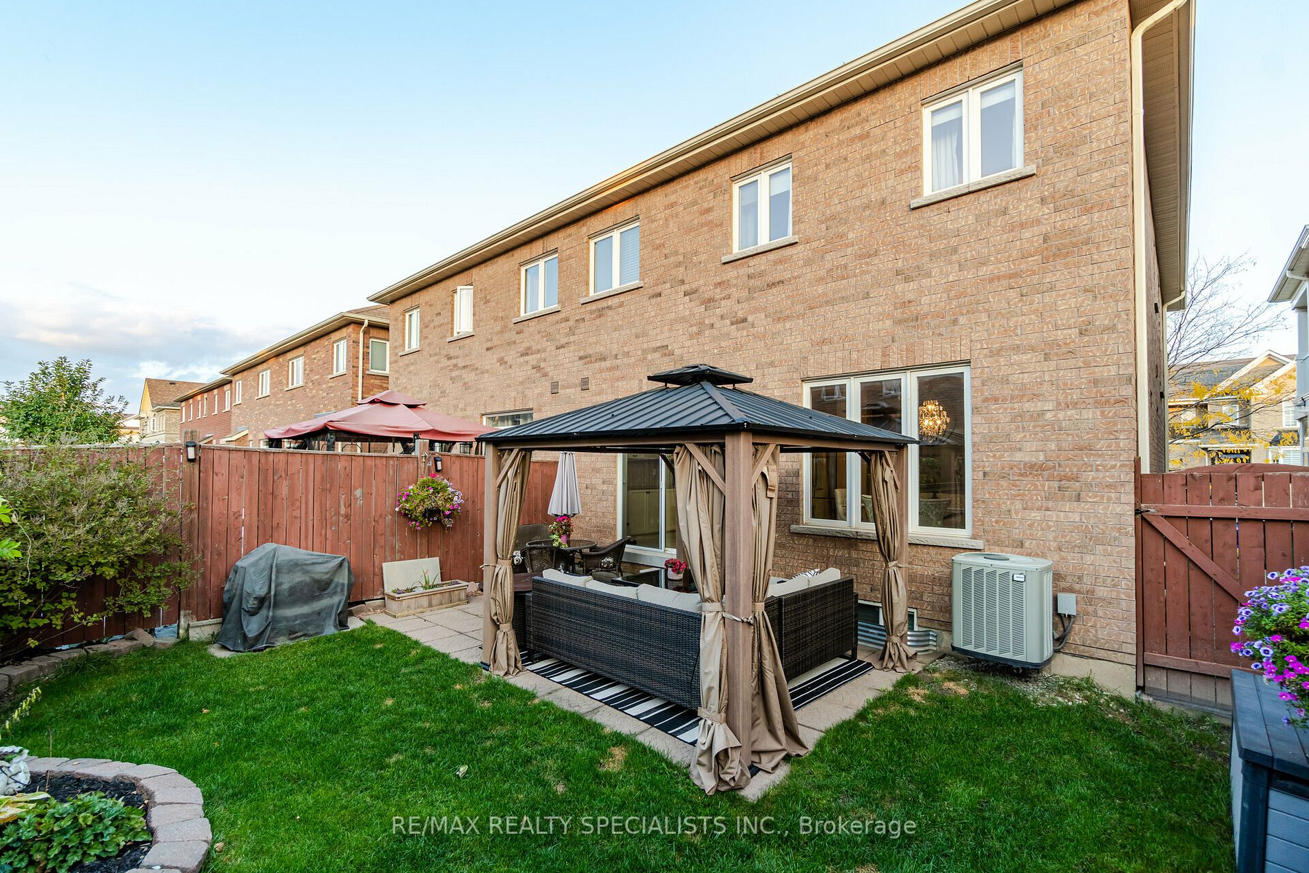 22 Amaryllis Dr