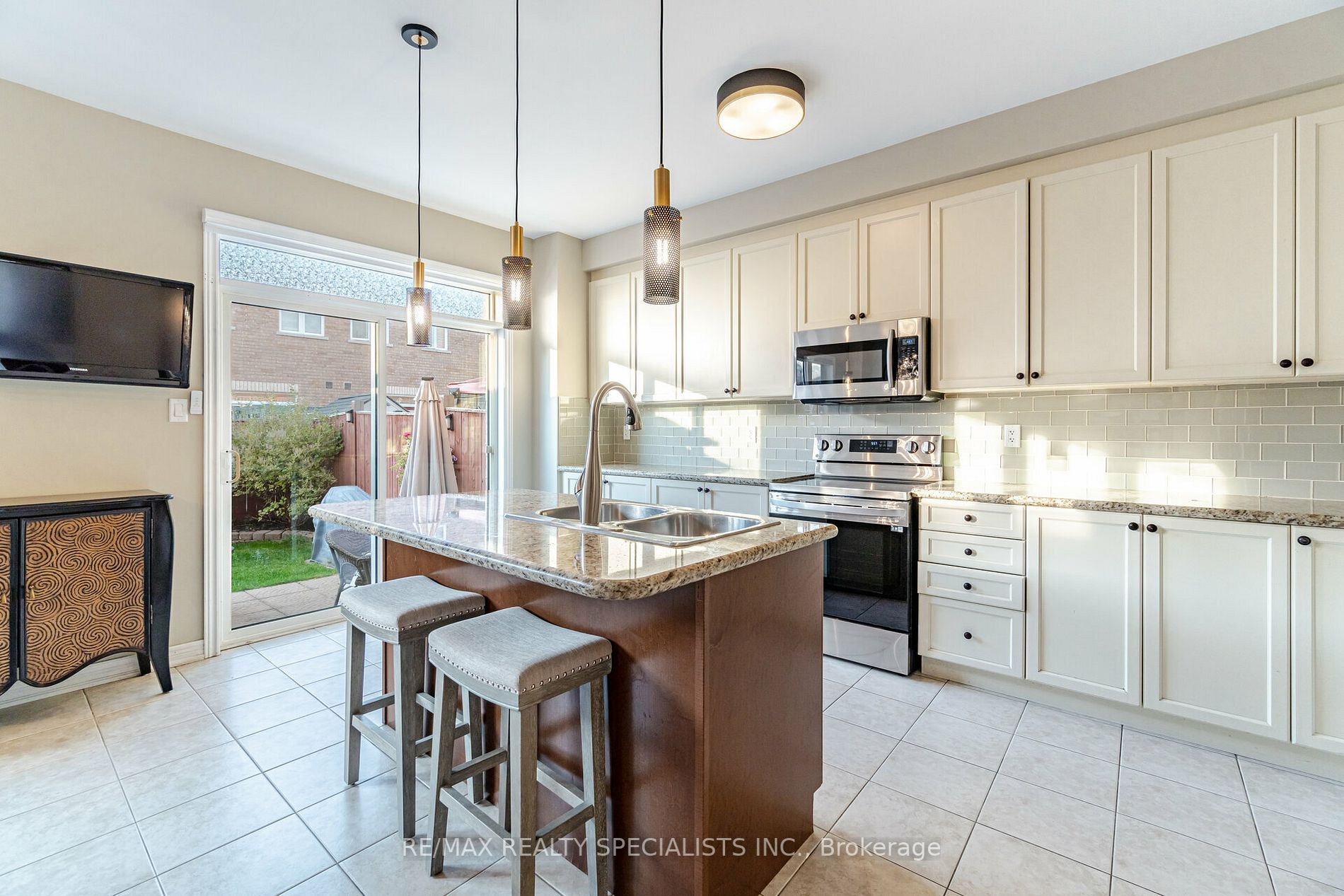 22 Amaryllis Dr